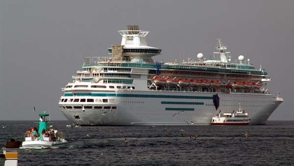 ‘Titanic 2.0’: Cruise ship collision with iceberg caught on camera