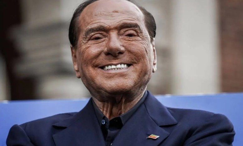Silvio Berlusconi ha pubblicato su Tik Tok un video di un aneddoto su Putin, Biden e il Papa