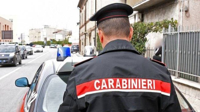 Carabiniere ubriaco discute con gli automobilisti: il video ➤ Buzzday.info