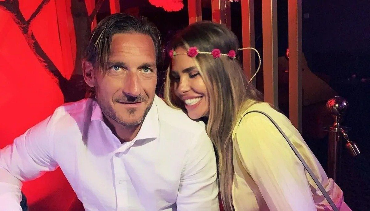 Francesco Totti e Ilary Blasi, è guerra sull’assegno di mantenimento: per lei 20 mila euro al mese, per lui zero ➤ Buzzday.info