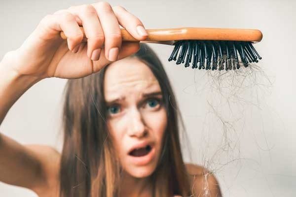 Почему выпадают волосы и как остановить этот процесс ➤ Главное.net