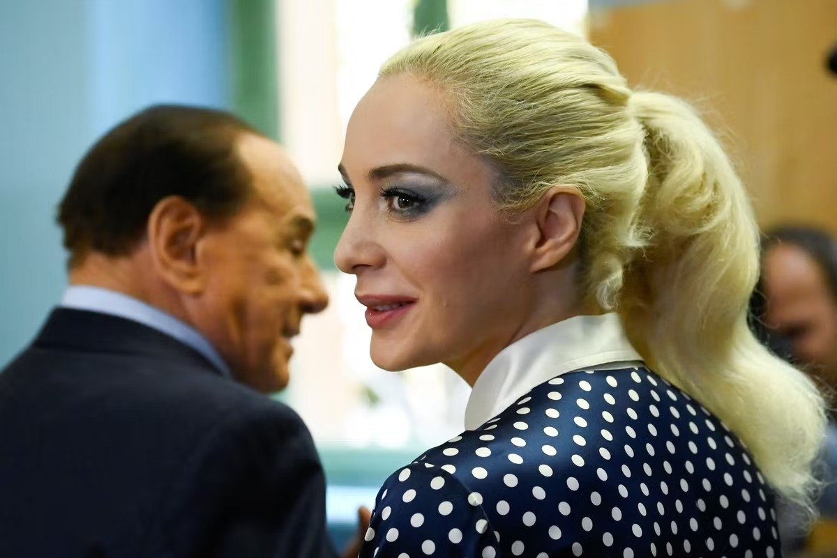 Marta Fascina, la trasformazione di Lady Berlusconi che indossa gli abiti di Kate Middleton: ecco com’era prima ➤ Главное.net