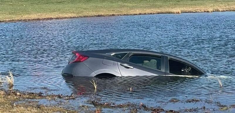 Come scappare dall’interno di un’auto se sta affondando in acqua ➤ Buzzday.info