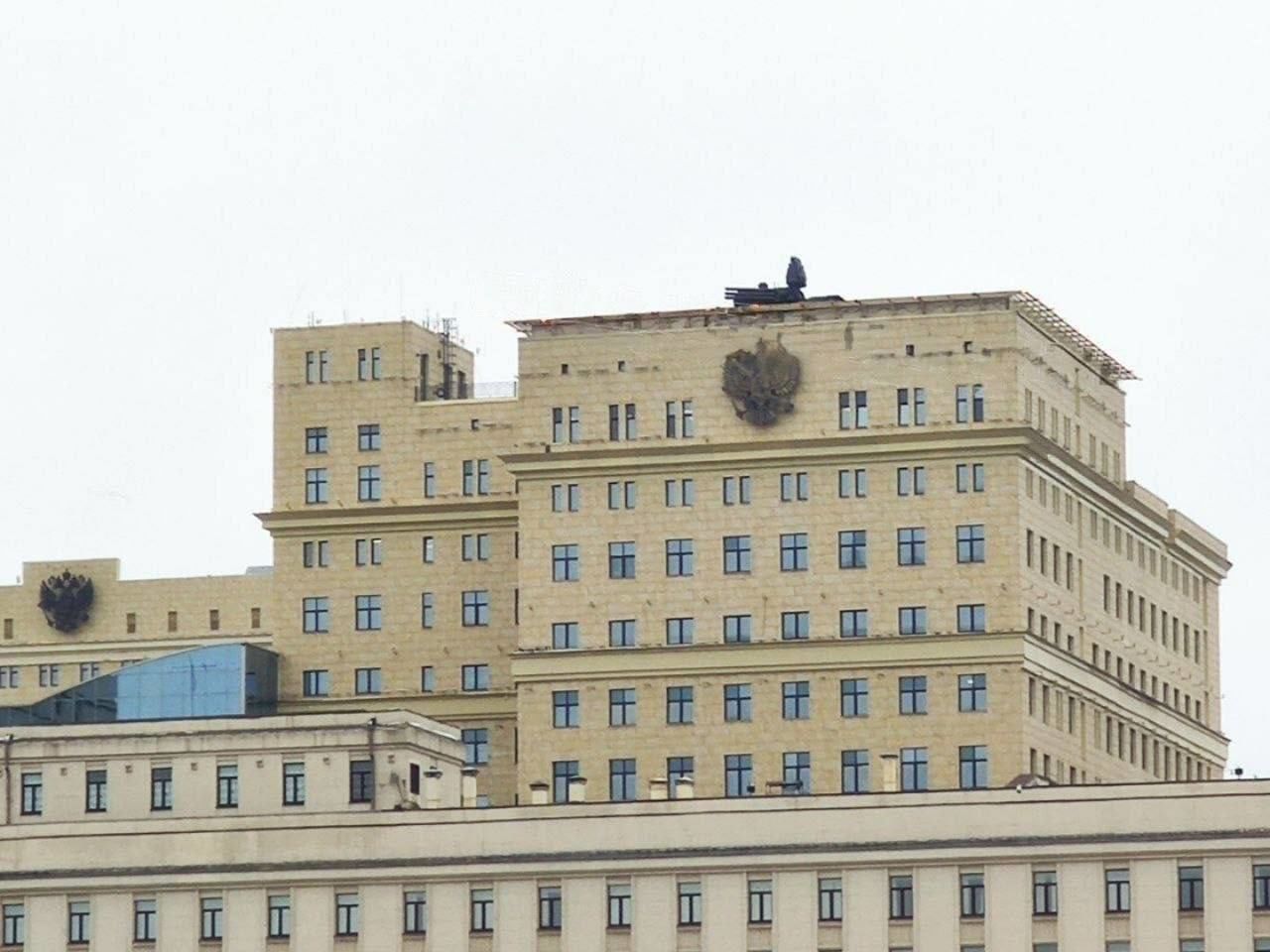 Pancyr na dachach w Moskwie. “Jak Iwan Głupek, co na piecu jedzie” ➤ Buzzday.info
