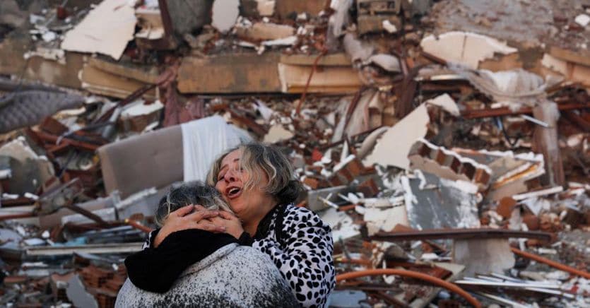Turchia, i video del terremoto che ha seminato morte e distruzione al confine con la Siria ➤ Buzzday.info