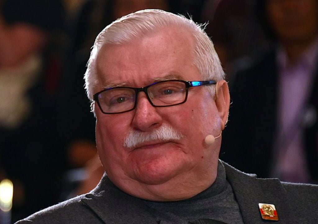 Taką emeryturę otrzymuje Lech Wałęsa. Gigantyczna kasa, o której większość może pomarzyć ➤ Buzzday.info