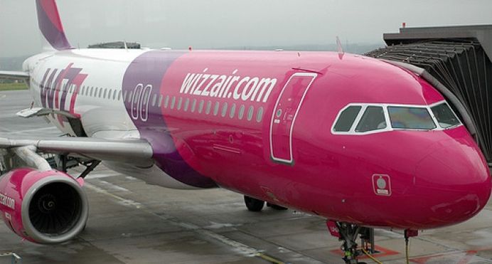 Iadul din cer: Avioane de pasageri s-au ciocnit frontal➤ Buzzday.info