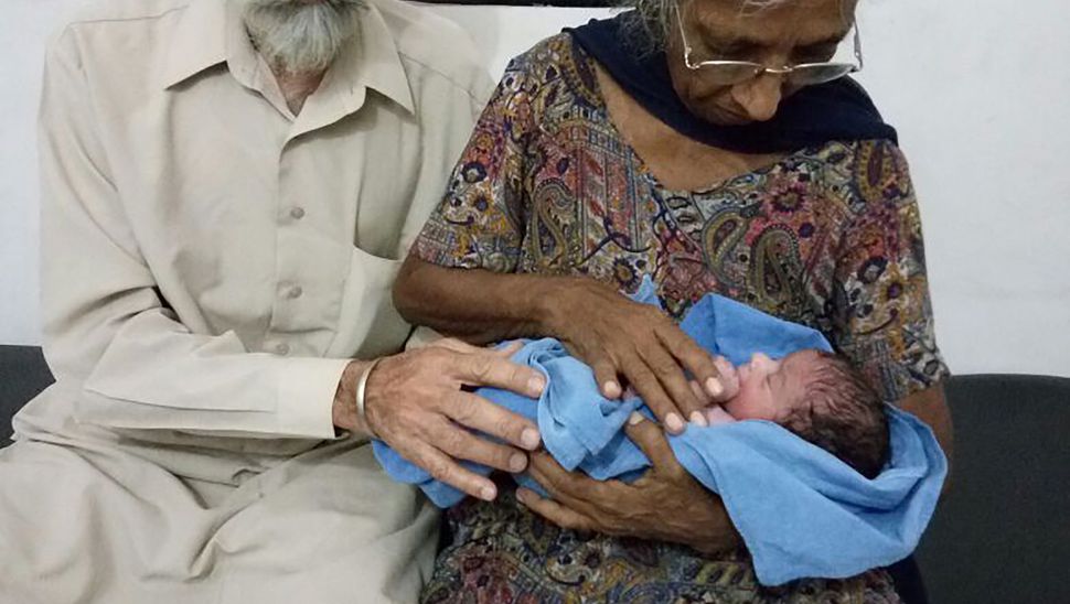Une femme de 70 ans donne naissance à son premier enfant ➤ Buzzday.info