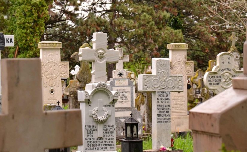 Un păcat foarte mare: toată lumea face această greșeală în cimitir ➤ Buzzday.info