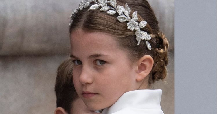 Camilla Parker-Bowles s’est ridiculisée lors du couronnement de Charles III : Le geste étrange de la princesse Charlotte auquel personne ne s’attendait… ➤ Buzzday.info
