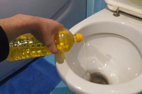 Dlaczego olej słonecznikowy jest wylewany do toalety: będziesz zaskoczony efektem ➤ Buzzday.info