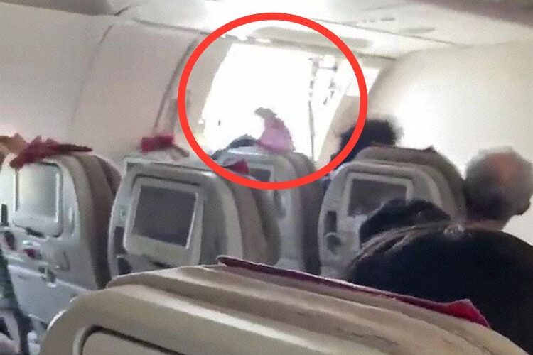 Airplane door opens during landing, fear on board Asiana Airlines flight ➤ Buzzday.info
