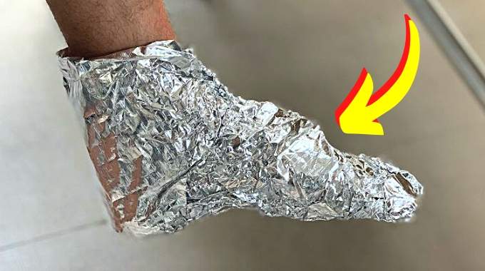 Envelopper ses pieds dans du papier d’aluminium ? Si vous lisez ceci, vous aurez immédiatement envie de le faire ! ➤ Buzzday.info