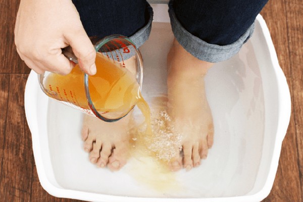 Voici ce qu’un bain de pieds au vinaigre peut faire pour vous ➤ Buzzday.info