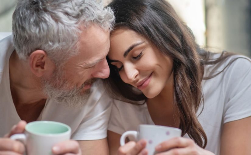 Experts reveal the ideal age difference if you want your love to last – and that’s bad news for couples born five years apart ➤ Buzzday.info