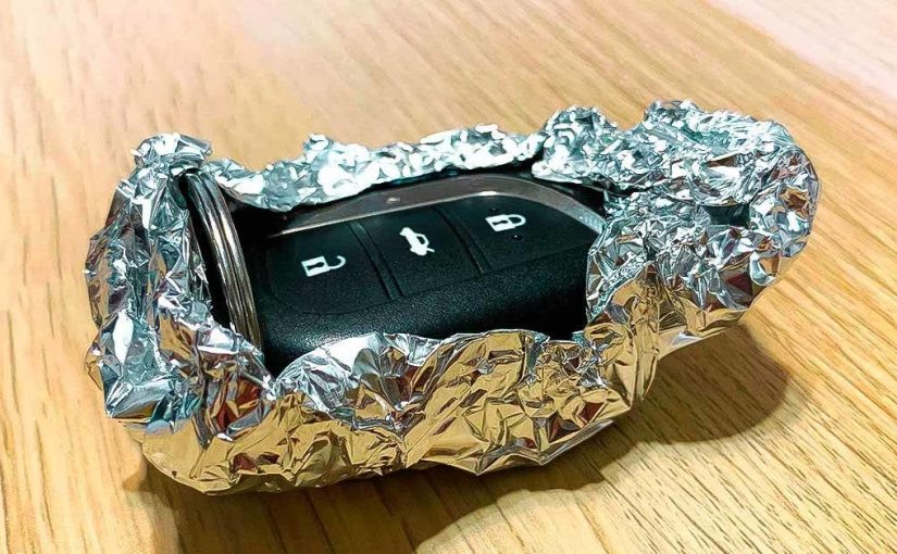 Voici pourquoi vous devriez envelopper vos clés de voiture dans du papier d’aluminium, selon un officier de police ➤ Buzzday.info