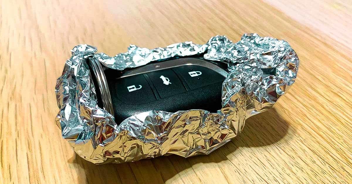 Voici pourquoi vous devriez envelopper vos clés de voiture dans du papier d’aluminium, selon un officier de police ➤ Buzzday.info