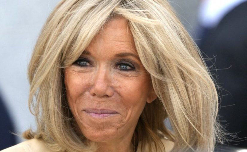 Brigitte Macron est magnifique dans une robe courte : elle a choisi la couleur la plus chic de la saison et a réalisé une belle coiffure bohème ➤ Buzzday.info