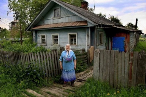 O femeie în vârstă de 96 de ani a decis să își vândă casa. Însă, la intrarea în casă, agenții imobiliari au fost șocați ➤ Buzzday.info