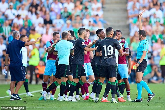 Burnley’s pre-season friendly against Real Betis turns into CHAOS… ➤ Buzzday.info