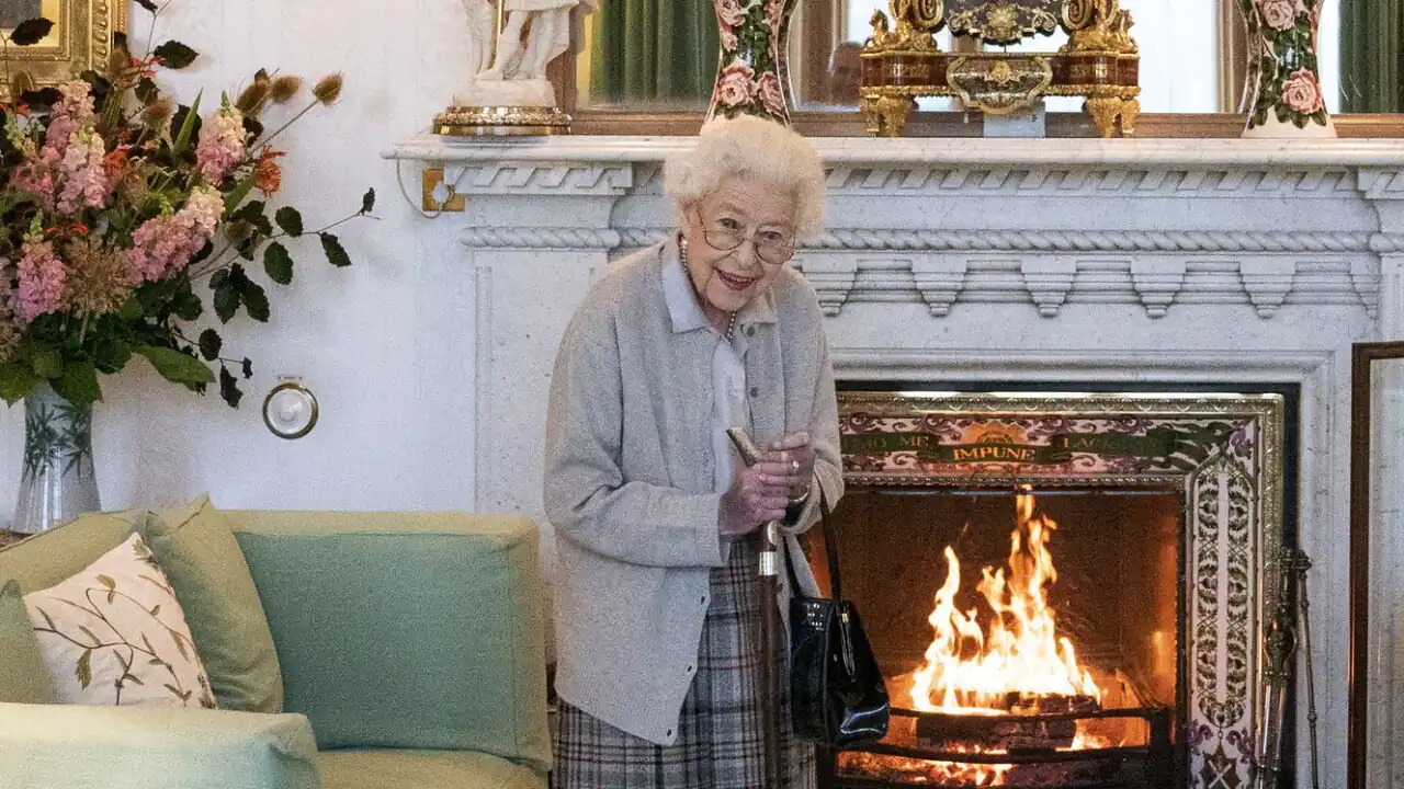 Niebieska ręka Władimira Putina. Taką samą miała Elżbieta II. Zmarła kilka dni później…