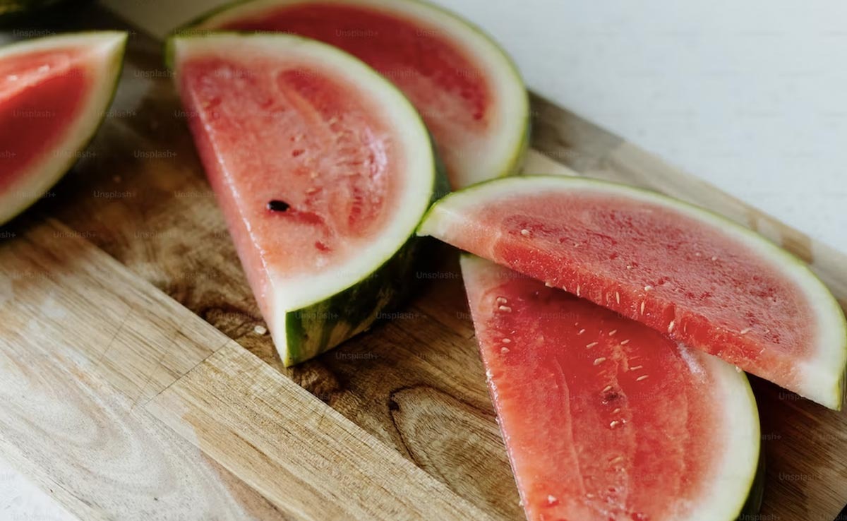 A video of a man sharing a watermelon with a monkey impresses the internet