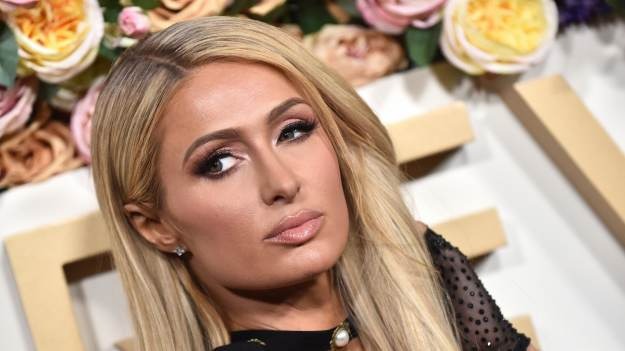 W sieci pojawiły się komentarze na temat “dziwnie wyglądającego” syna Paris Hilton. Oto jej odpowiedź