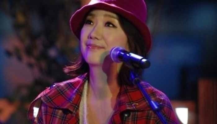 Korean singer Lee Sang-eun was found dead minutes before her performance