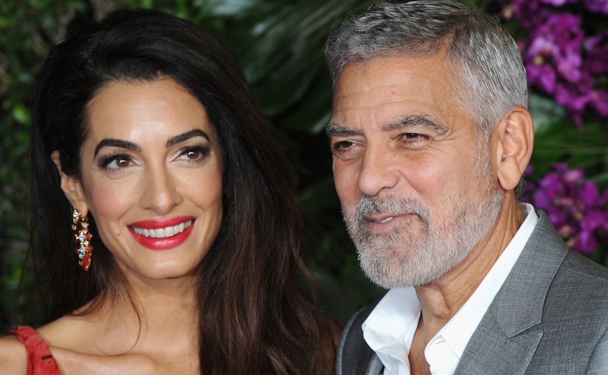 In a sexy sequined dress, George Clooney’s wife, Amal Clooney, made onlookers swoon in admiration as the couple dined with her parents in New York ➤ Buzzday.info