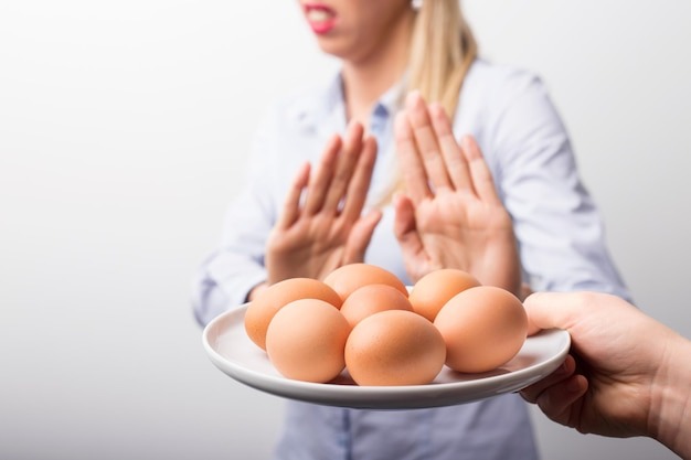 Kto nie powinien jeść jajek? Lekarze i dietetycy mówią to wprost. Takie osoby powinny unikać tych produktów jak diabeł kadzidła ➤ Buzzday.info