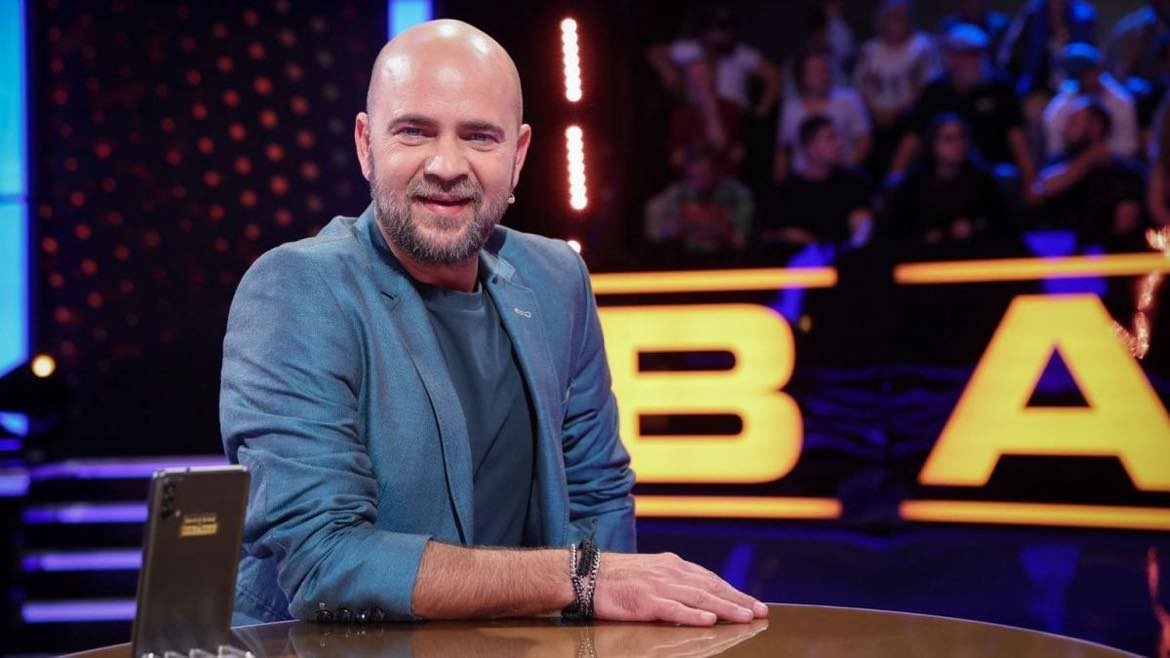 Protestantul Cosmin Seleși s-a îndrăgostit de iubita prietenului său bun. Actorul a recunoscut greșeala și a regretat-o: “Ne-a fost dor de ea. “