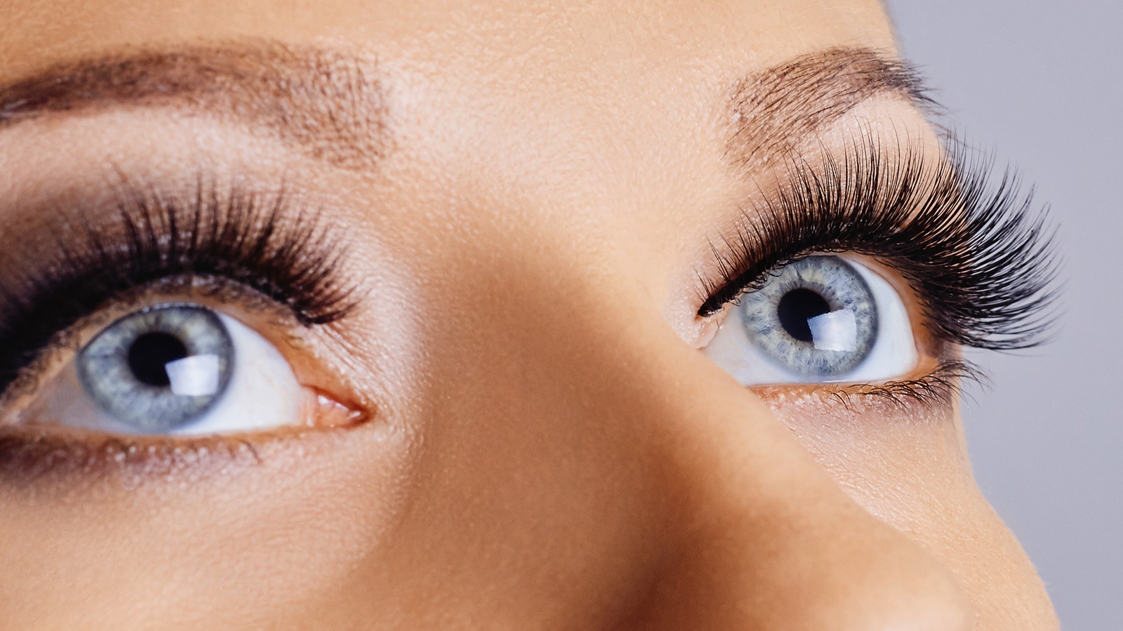 The scary story of false eyelashes