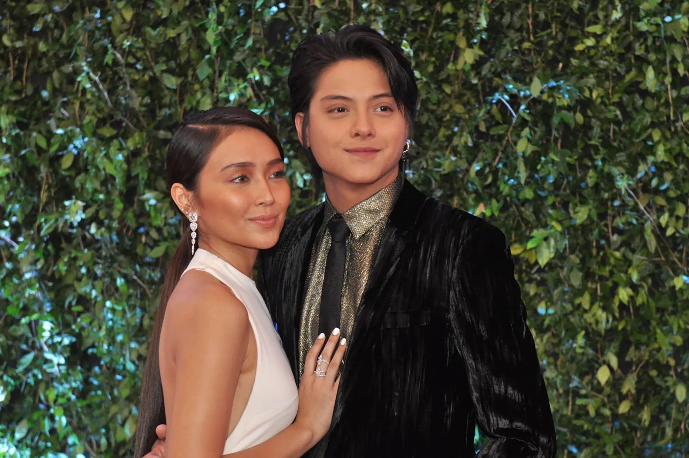 Cặp đôi nổi tiếng người Philippines Kathryn Bernardo và Daniel Padilla, cũng đóng vai chính trong bộ phim truyền hình “Hãy tin tôi lần nữa”, vừa chia tay sau 11 năm bên nhau