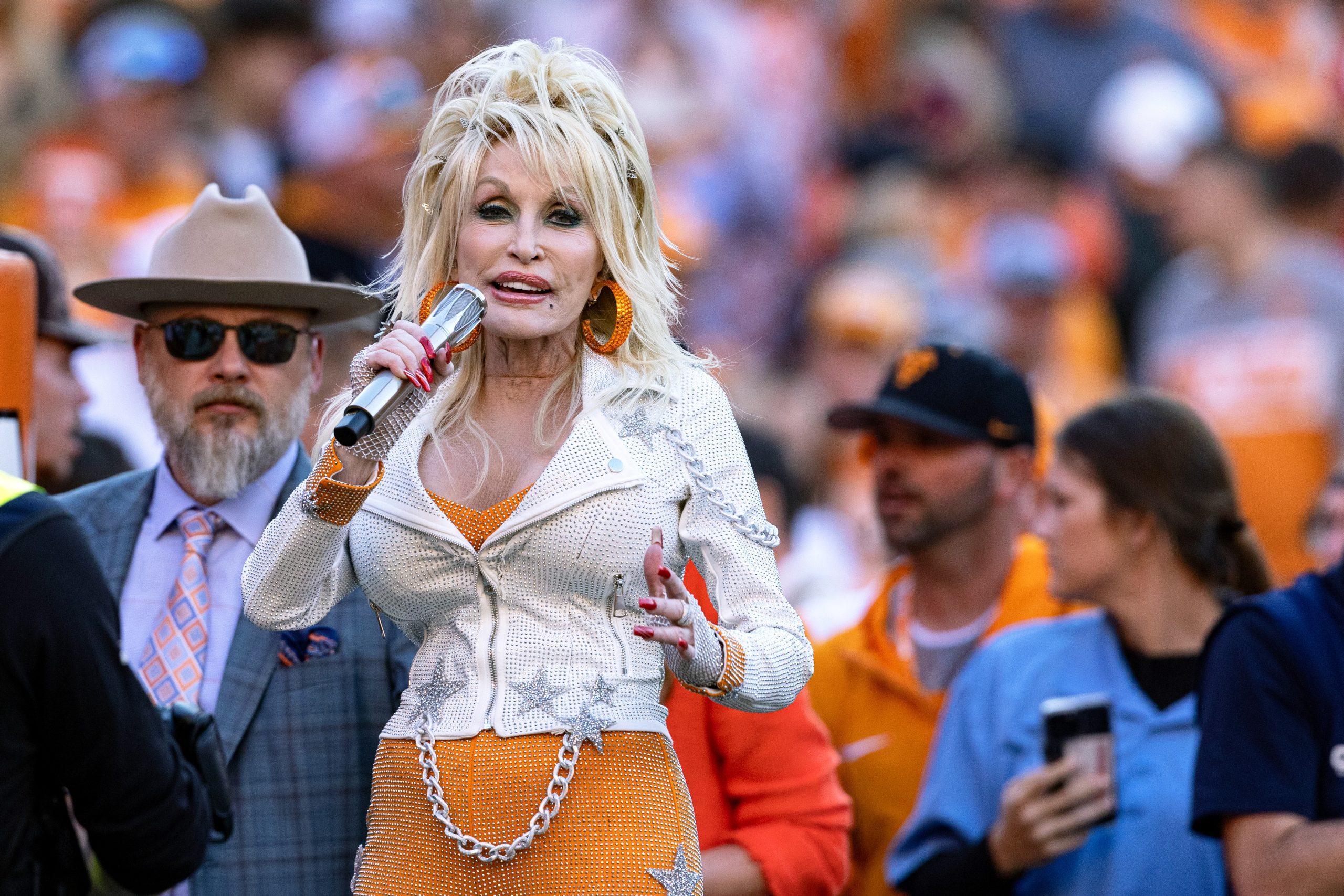 Dolly Parton, 77 years old, has revealed the cosmetic procedures she regrets