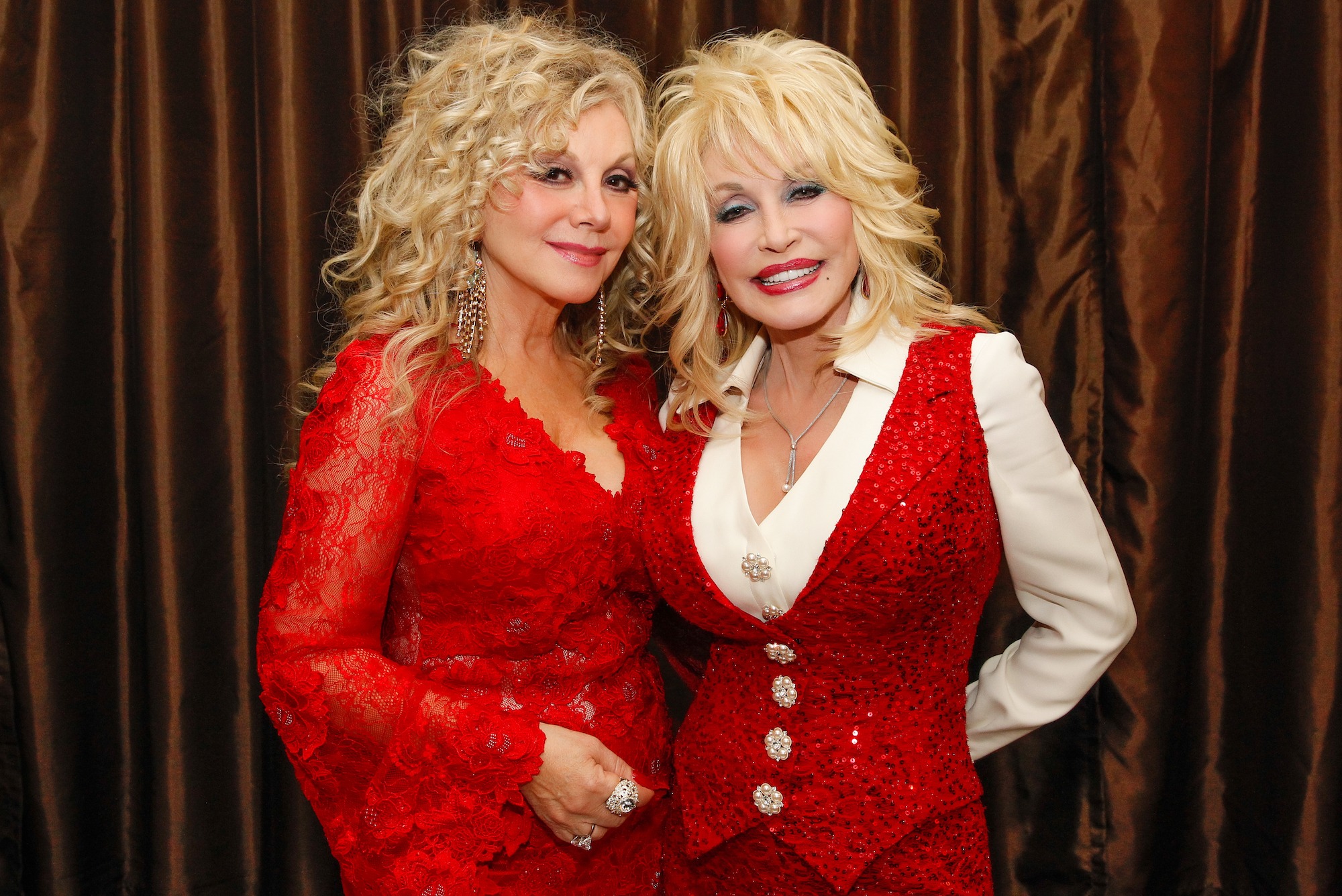 Inside Dolly Parton’s Relationship With Her Sister Stella Parton ➤ Buzzday.info