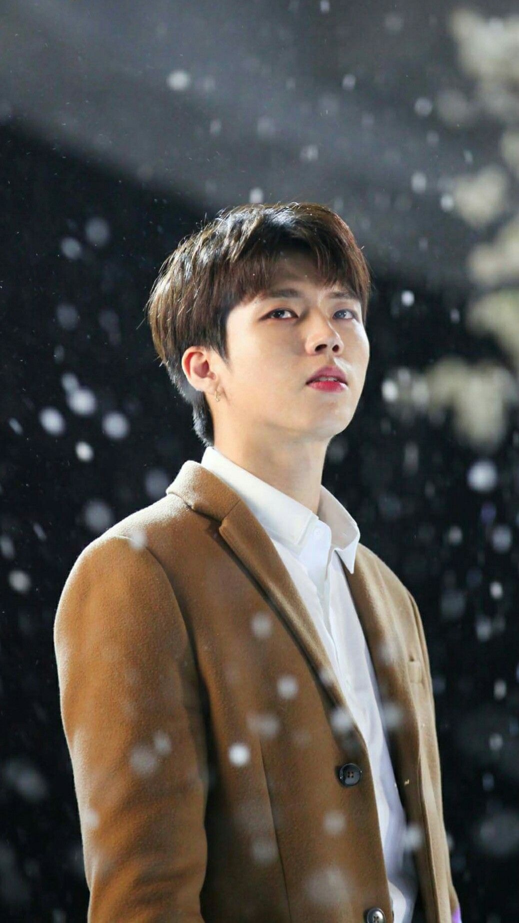 Nam ca sĩ Hàn Quốc Nam Woo Hyun mắc một dạng ung thư hiếm gặp, cứ 10 triệu người mới có một người mắc phải, được gọi là khối u mô đệm đường tiêu hóa (GIST)