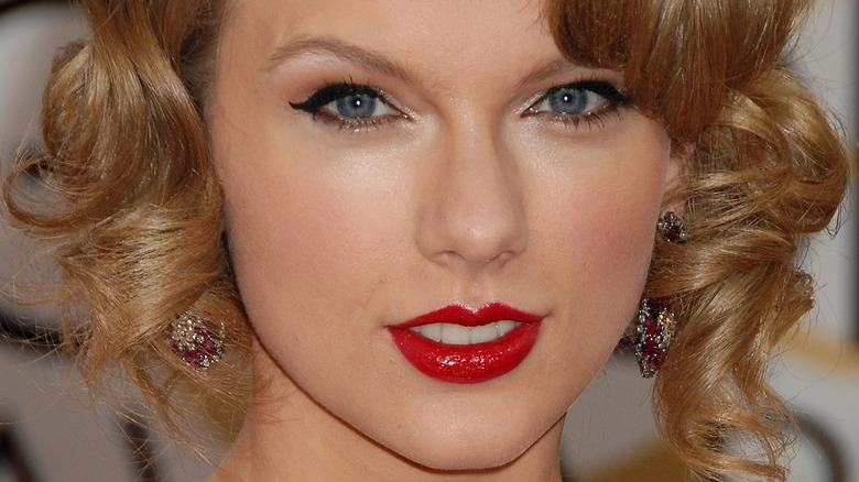 Here’s What Taylor Swift Looks Like With No Makeup ➤ Buzzday.info