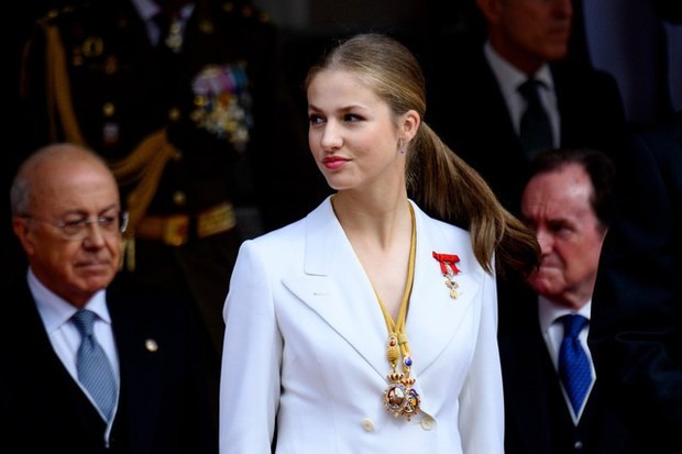 ‘Công chúa xinh đẹp nhất châu Âu’ khiến mọi người bất ngờ khi xuất hiện trong bộ quân phục, rũ bỏ hình ảnh dịu dàng ➤ Buzzday.info