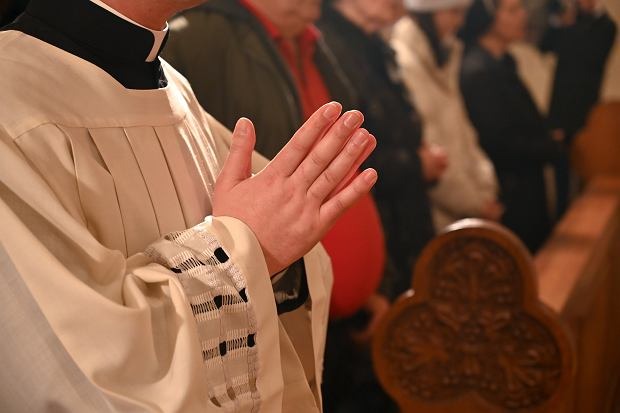 Podczas nabożeństwa w kościele św. Bartłomieja Apostoła w Goraju parafianie obrzucili księdza owsem