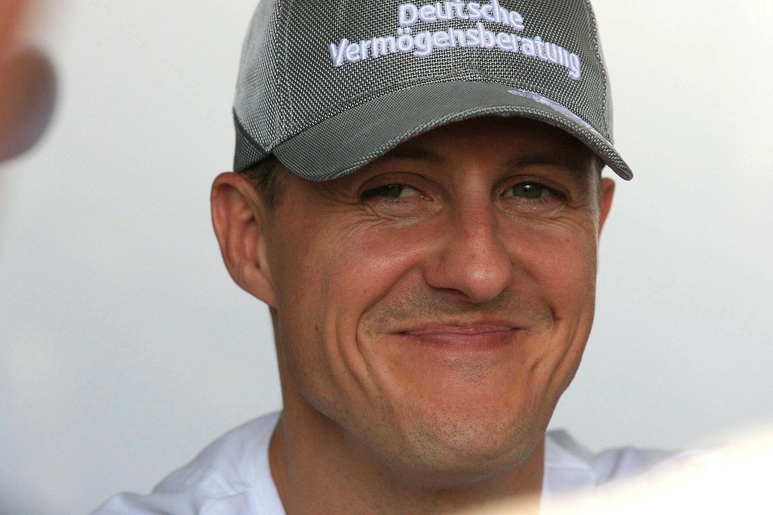 Schumacher, la rivelazione sulle condizioni: “Si siede a tavola per mangiare”