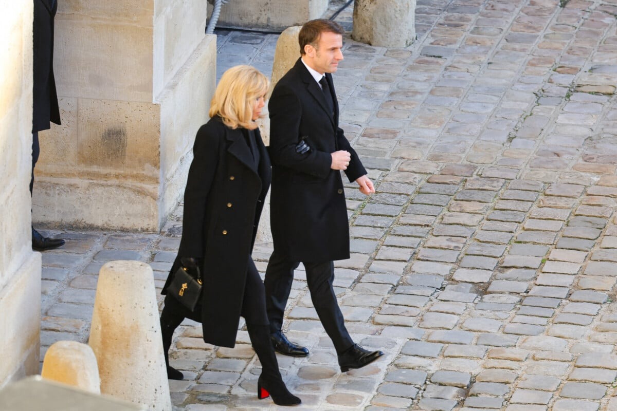 Brigitte Macron portait des bottes de luxe lors de l’hommage à Jacques Delors, ce qui peut surprendre