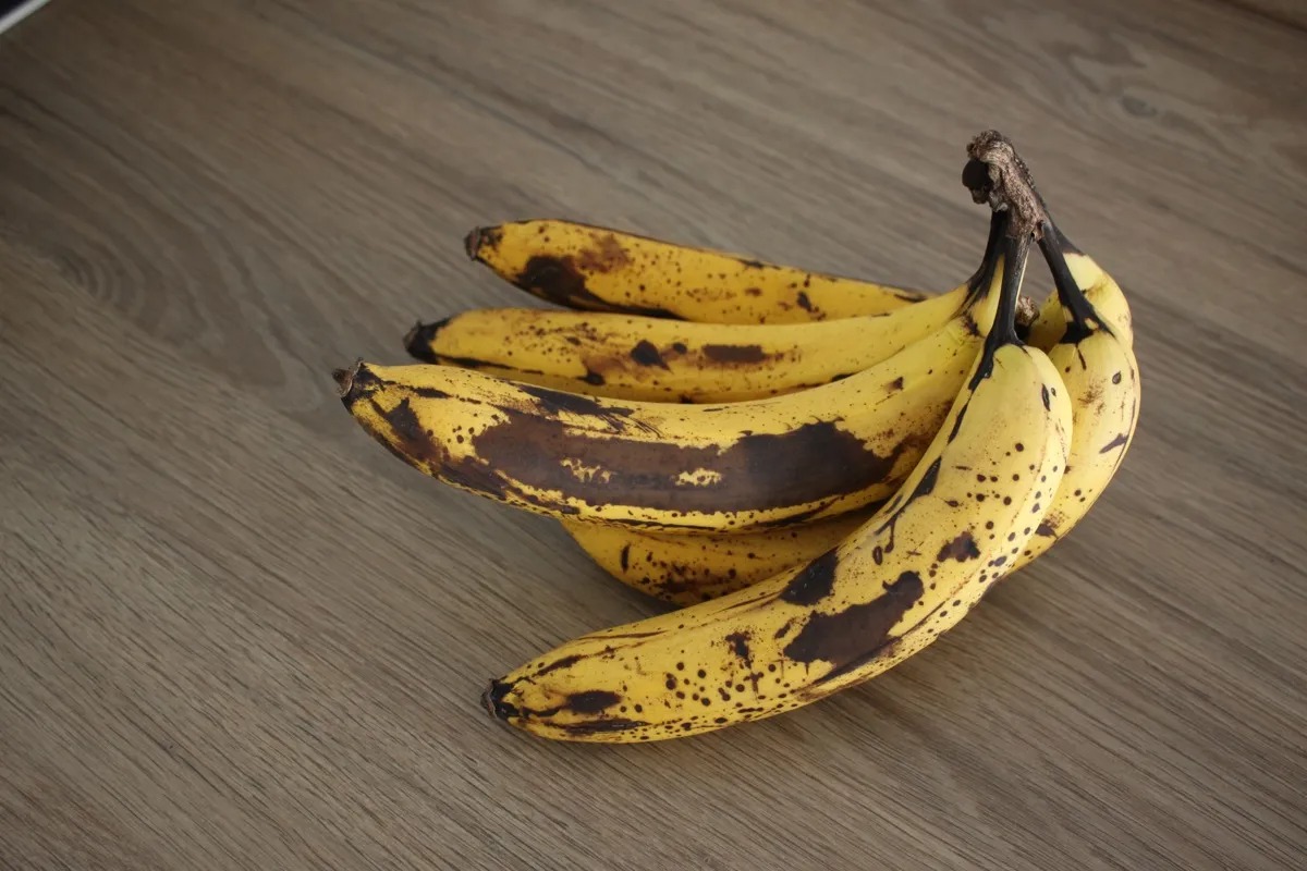 Throwing Away Old Banana Peels Is Basically Throwing Out Money