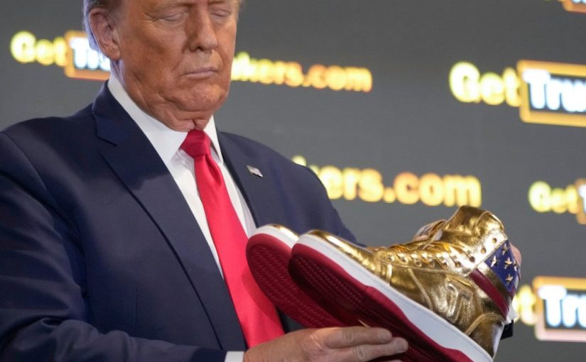 Donald Trump’s Sneaker Con Outfit Has Everyone Saying The Same Thing ➤ Buzzday.info