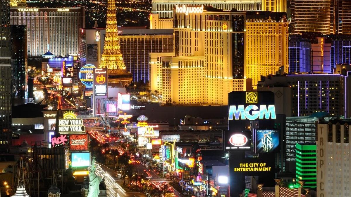 I learned new things about Las Vegas while managing a high-roller suite at the Cosmopolitan ➤ Buzzday.info