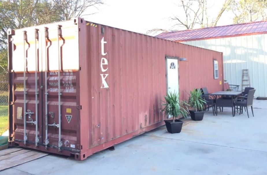 Old Man Lives In Old Container  – Take A Peek Inside! ➤ Buzzday.info