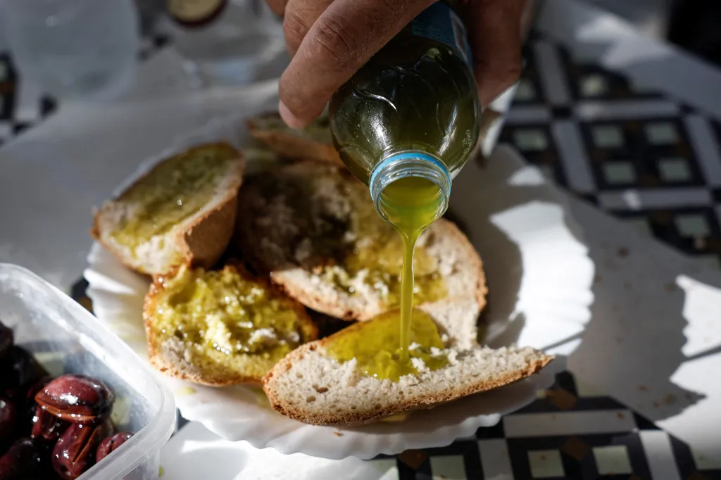 Why You Should Happily Take A Spoonful Of Olive Oil Each Day