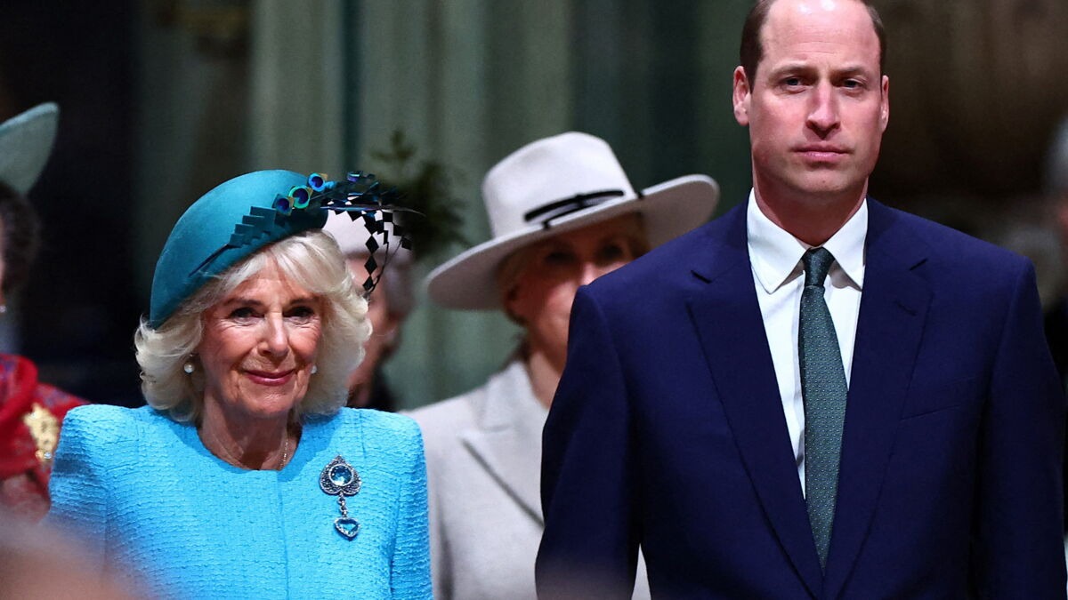 Une photo du prince William avec la reine Camilla a fait grand bruit auprès des internautes, qui la trouvent gênante ➤ Buzzday.info