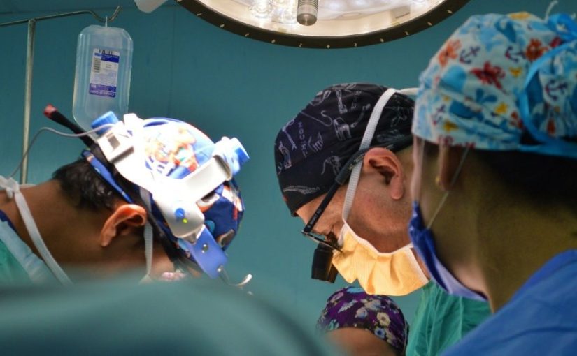 În timpul unei operații într-un spital din București, un chirurg a atacat doi colegi într-un incident șocant ➤ Buzzday.info