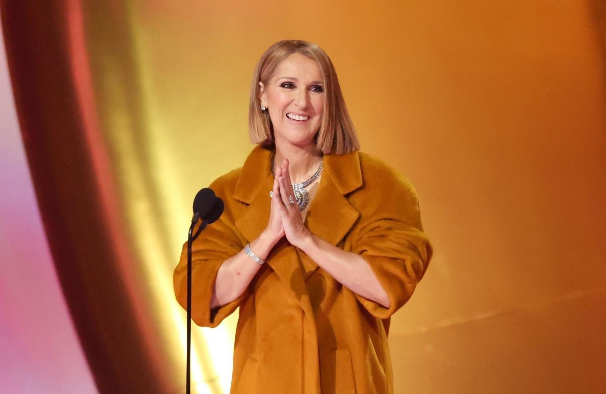 Céline Dion : méconnaissable en boxer et seins nus, la chanteuse de 55 ans officialise son grand retour