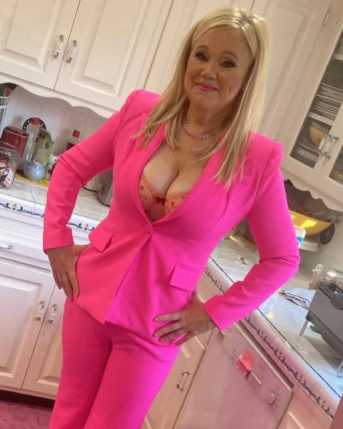 The 90s children’s TV celebrity, 60, strikes a chord with her ageless beauty as she exposes her bra in a revealing outfit